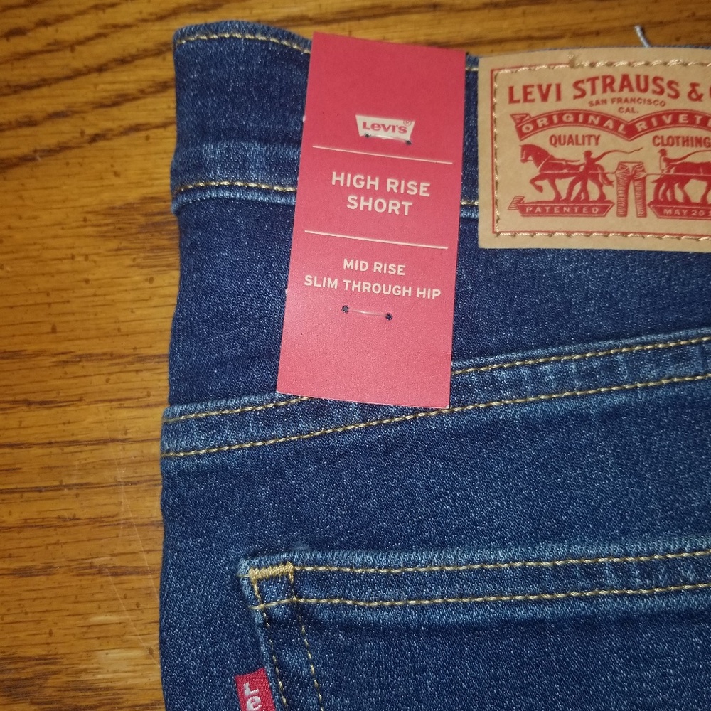 Levi's short - Picture 2 of 3
